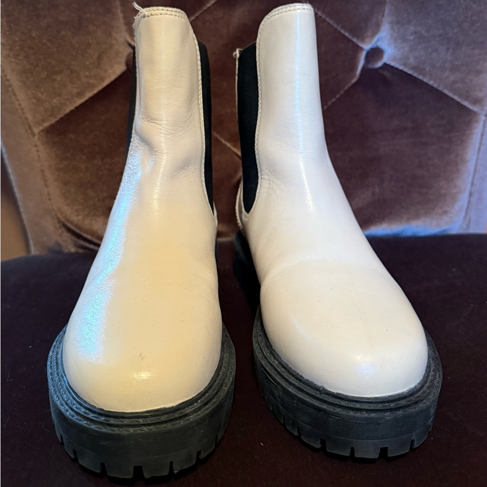 Aqua Chunky Chelsea Ankle Boots in Cream with Black Elastic